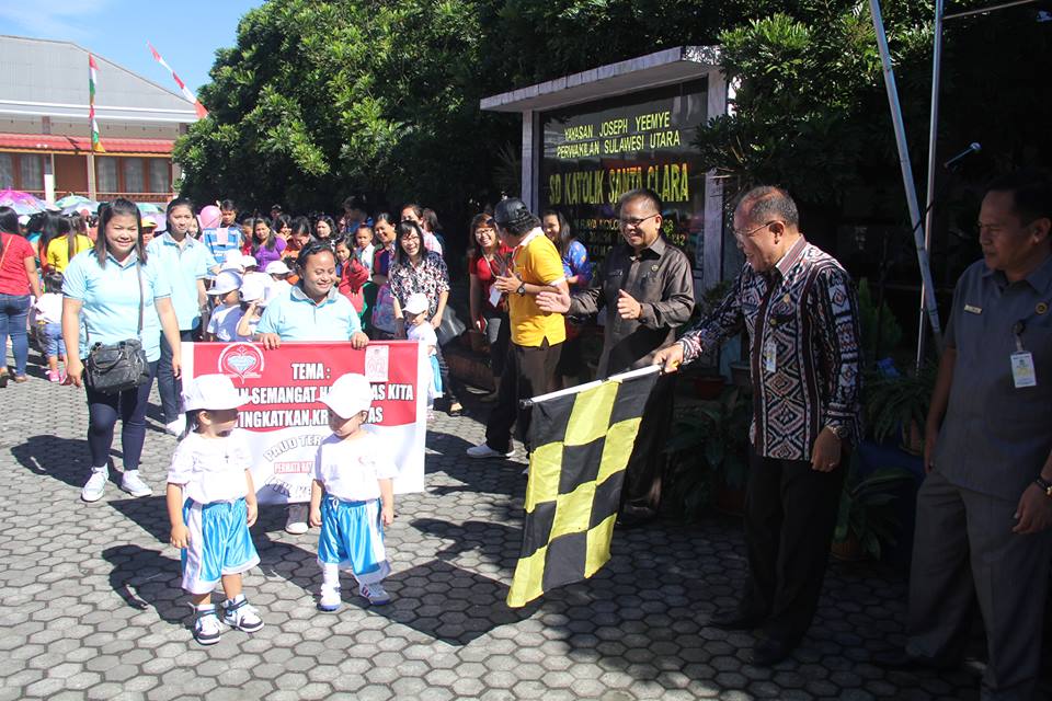 Pawai Bocah Goyang Tomohon